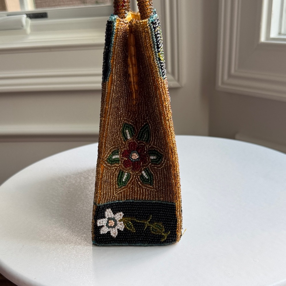 Beautiful beaded Floral Handbag - Picture 5 of 12